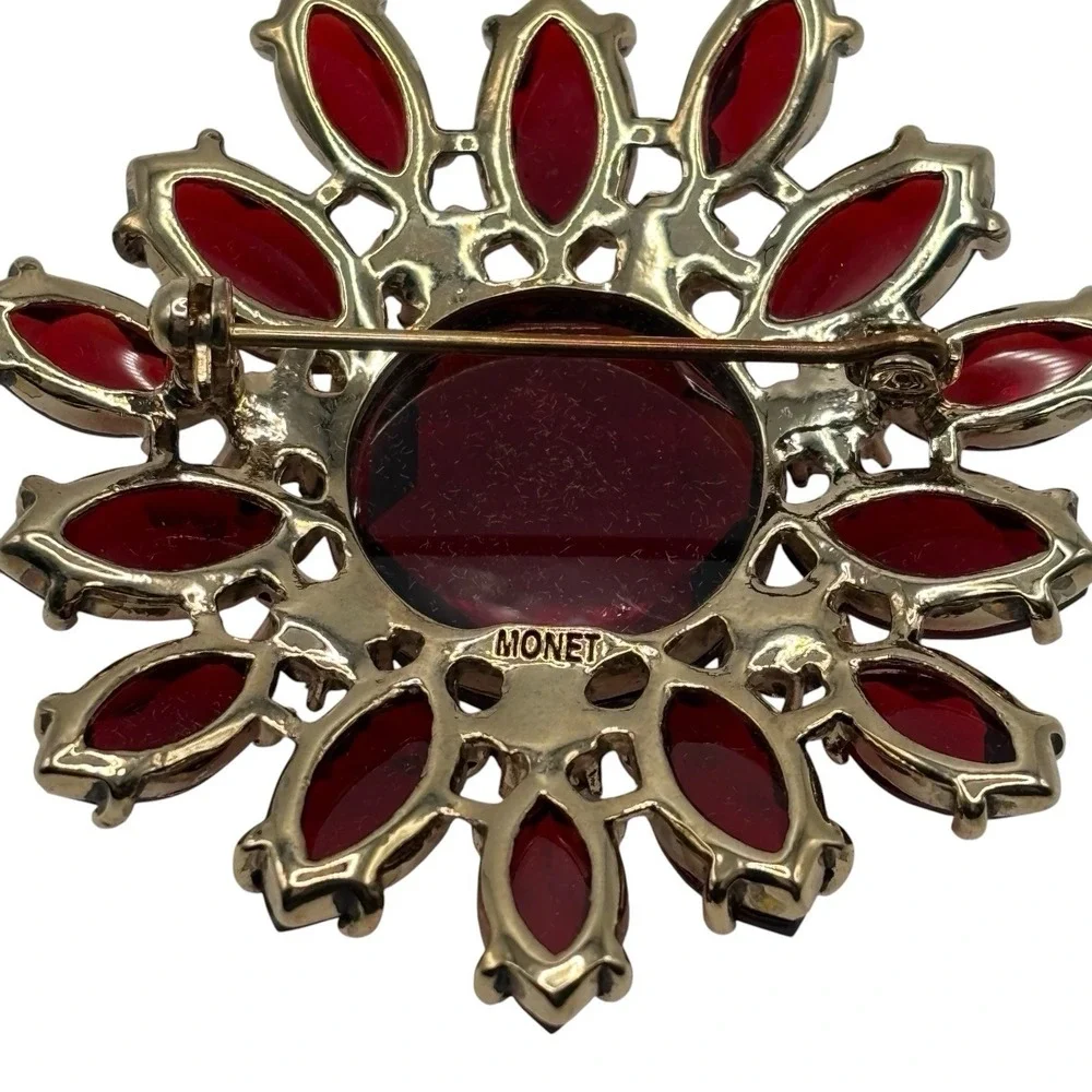 Vintage Monet Red & Amber Faceted Glass Rhinestone Starburst Brooch Gold Tone 2